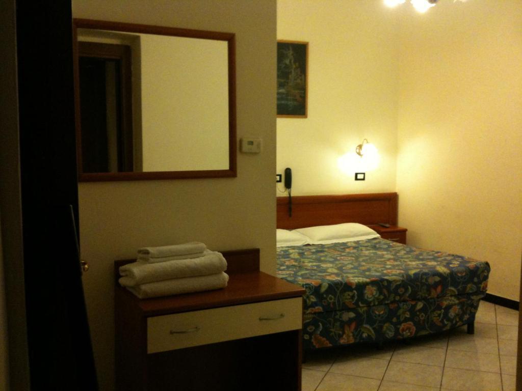Hotel Le Tre Stazioni Genoa Room photo